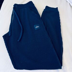 ALO Yoga women’s Navy Ribbed Joggers